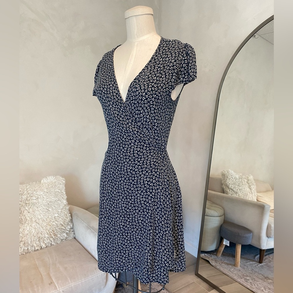 BRANDY MELVILLE NAVY BLUE AND WHITE FLORAL WRAP TIE V NECK MINI DRESS